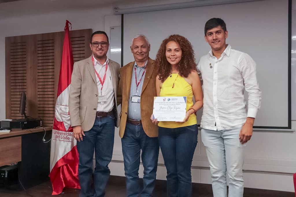 foto con la ministra de ciencia y tecnología de colombia